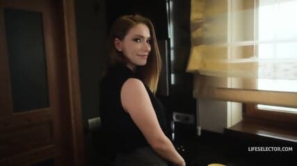 Secretary In Sexy Stockings Fucks Boss