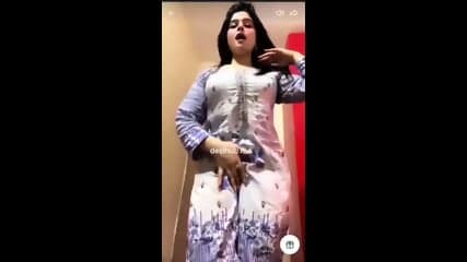 Insta Beauty Going Pantyless on Tango Live Teasing with Pussy Rubbing ASS Slapping , Rajshot