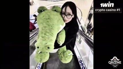 Ela ficou muito grata com Amberzinha por ganhar um brinquedo de pelúcia - XXX!