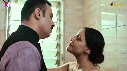 Uncle ne mummy ko nahate hoye ghusa bathroom main. Phir gili mummy ke gand main ghusaya apna land. Ullu indian web series. Yamma Yamma Episode 3.❤️‍🔥💞💕❤️‍🔥💞💕